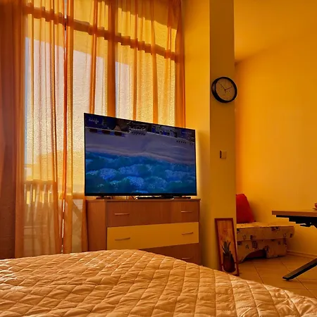 Prime Location Midia דירה *
