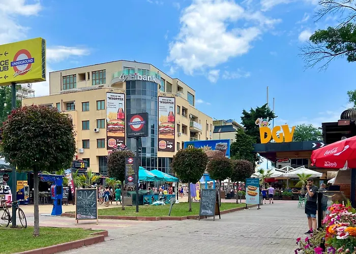 Prime Location Midia Апартамент