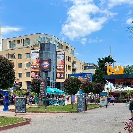 Prime Location Midia דירה
